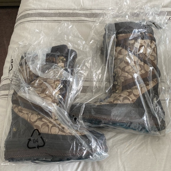 NEW Coach (Women’s) Boots - Picture 3 of 9